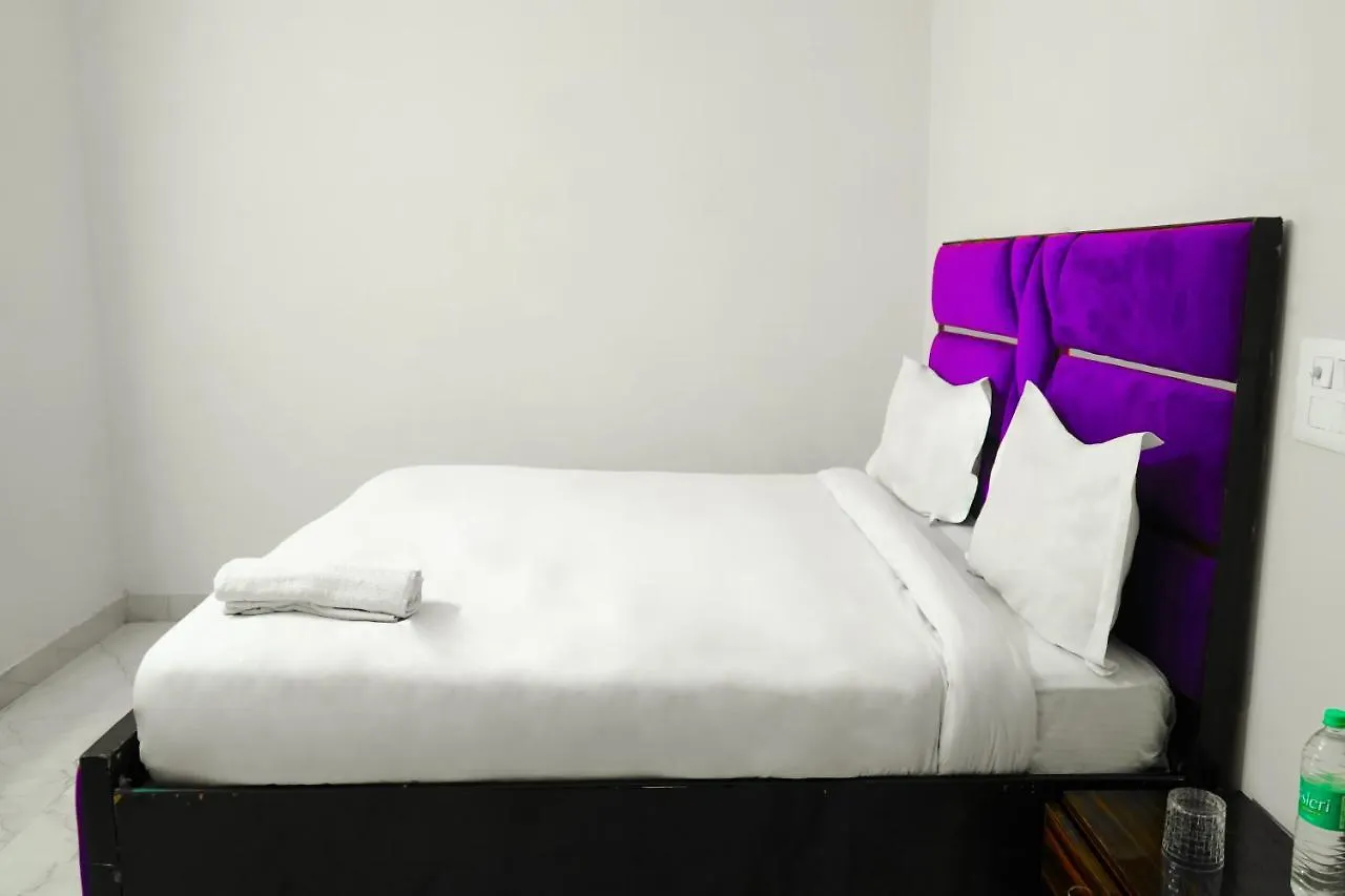 Roomshala 041 Hotel Sky Residency - Uttam Nagar Near Metro Station New Delhi India