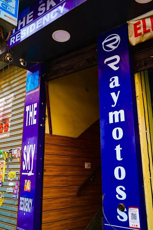 Roomshala 041 Hotel Sky Residency - Uttam Nagar Near Metro Station New Delhi