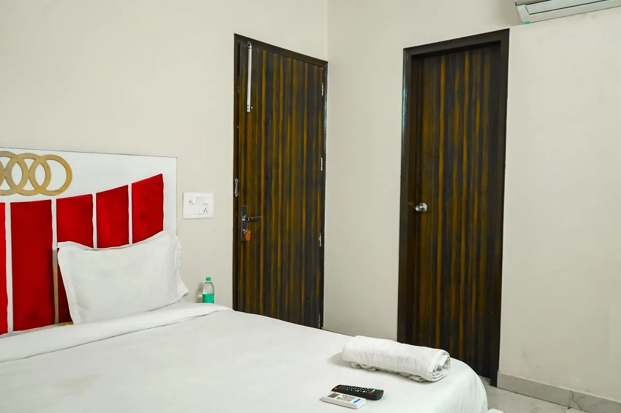 ***  Roomshala 041 Hotel Sky Residency - Uttam Nagar Near Metro Station New Delhi India