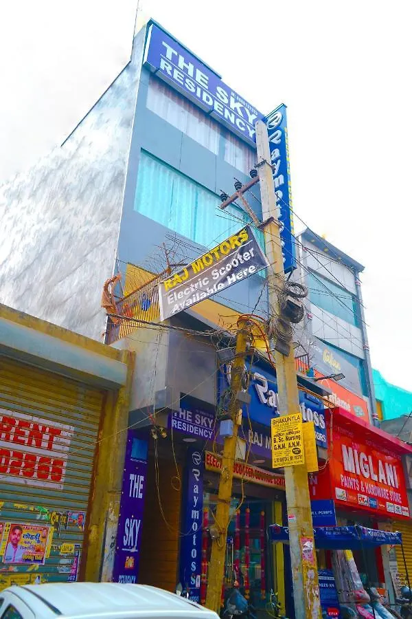 Roomshala 041 Hotel Sky Residency - Uttam Nagar Near Metro Station New Delhi